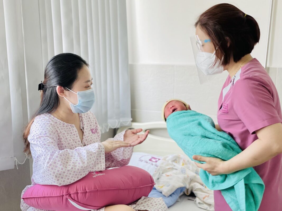 Nuôi con bằng sữa mẹ & Những giải đáp các băn khoăn thường gặp